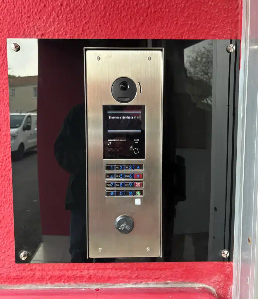 Installateur d'interphone